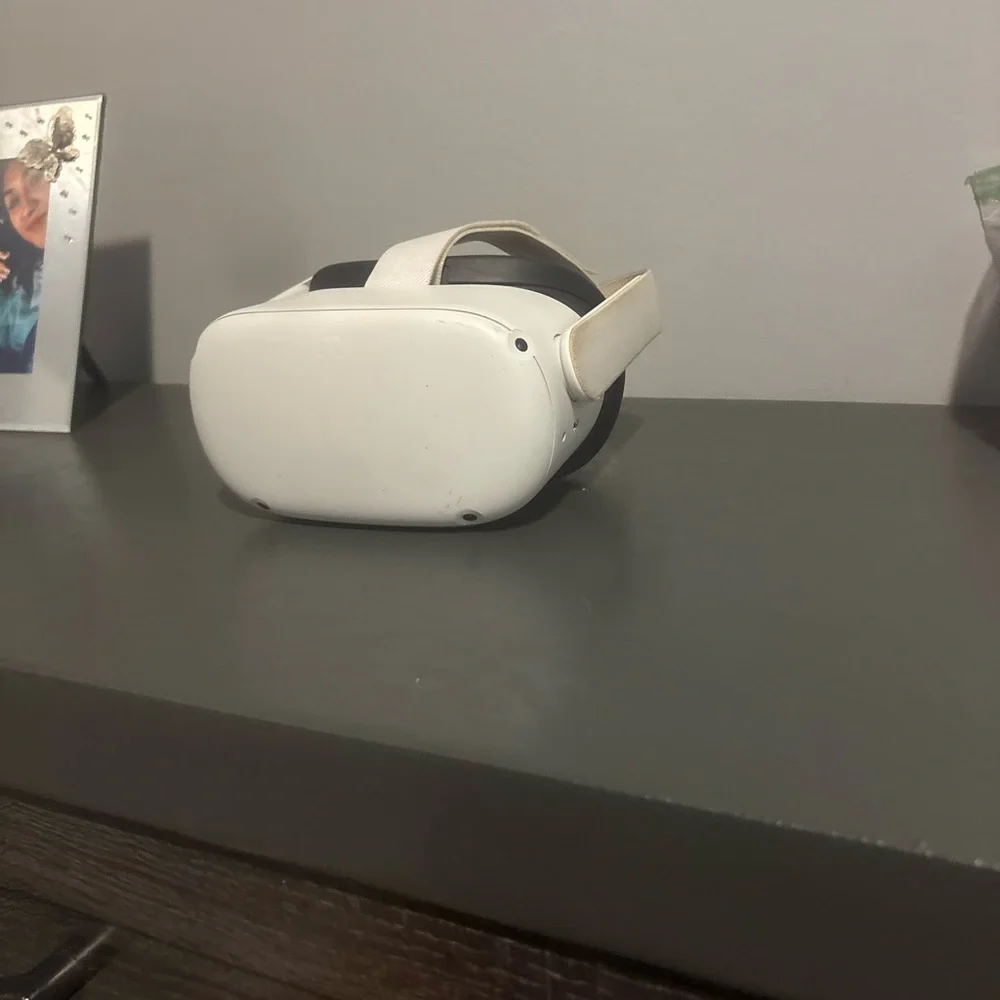 VR Headset with Controllers - White